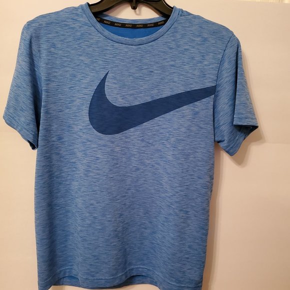 Nike dri-fit women's short sleeve T-shirt size XL 100% polyester. - Picture 4 of 10